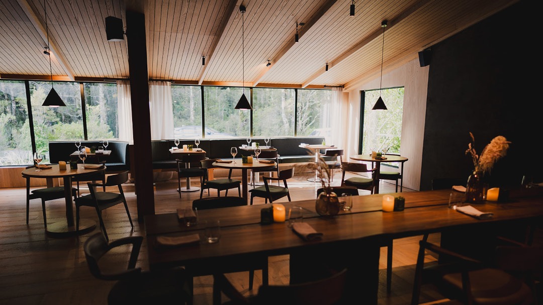 Restaurant in the lodge, featuring warm timber interiors and a welcoming alpine dining atmosphere.